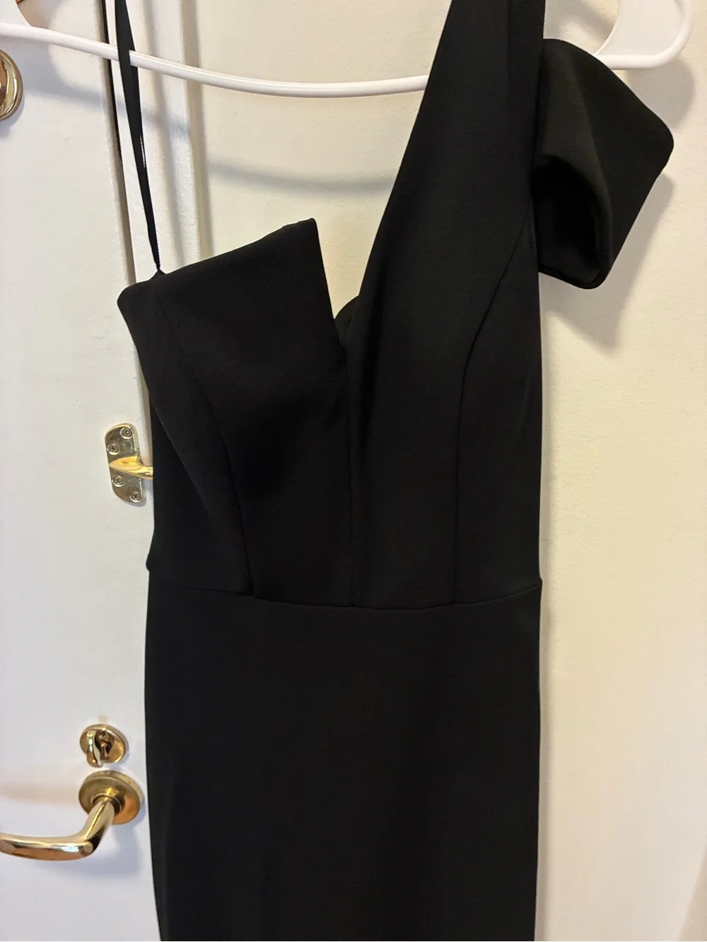 NWOT! Aqua Elegant Black One-Shoulder Evening Dress with Ruffle Back - Picture 3 of 8